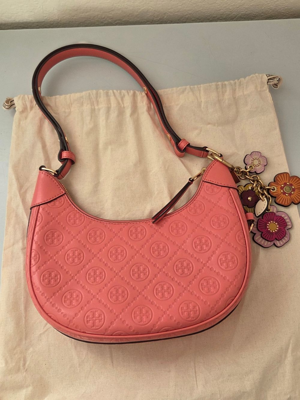 ✨️Tory Burch T Monogram Leather Crescent Bag in "Coral Crush
